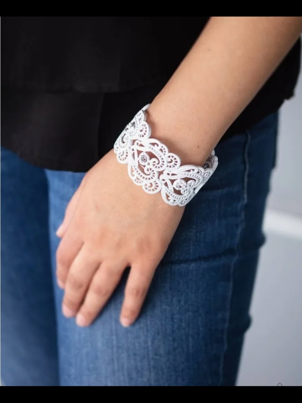 Paparazzi White Vintage Lace Filigree Stretch Bracelet